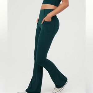 Offline by Aerie Real Me Xtra Bootcut Hi-Rise Short Inseam XS Green